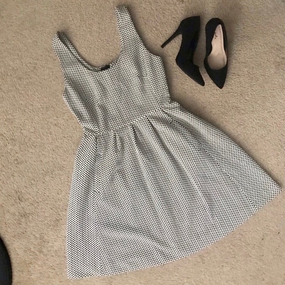 Banana Republic Dresses & Skirts - Banana republic fit and flare dress ✨